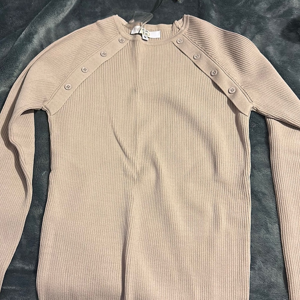 Long sleeved shirt with buttons